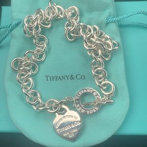 Tiffany’s silver toggle necklace